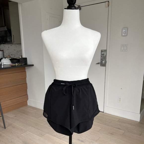 Lululemon | Lined Side Reflective Running Shorts | Size 6 | Black - Picture 5 of 9